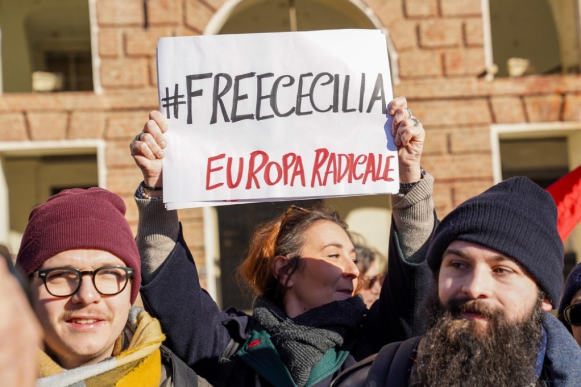 V Iranu iz zapora izpustili italijansko novinarko