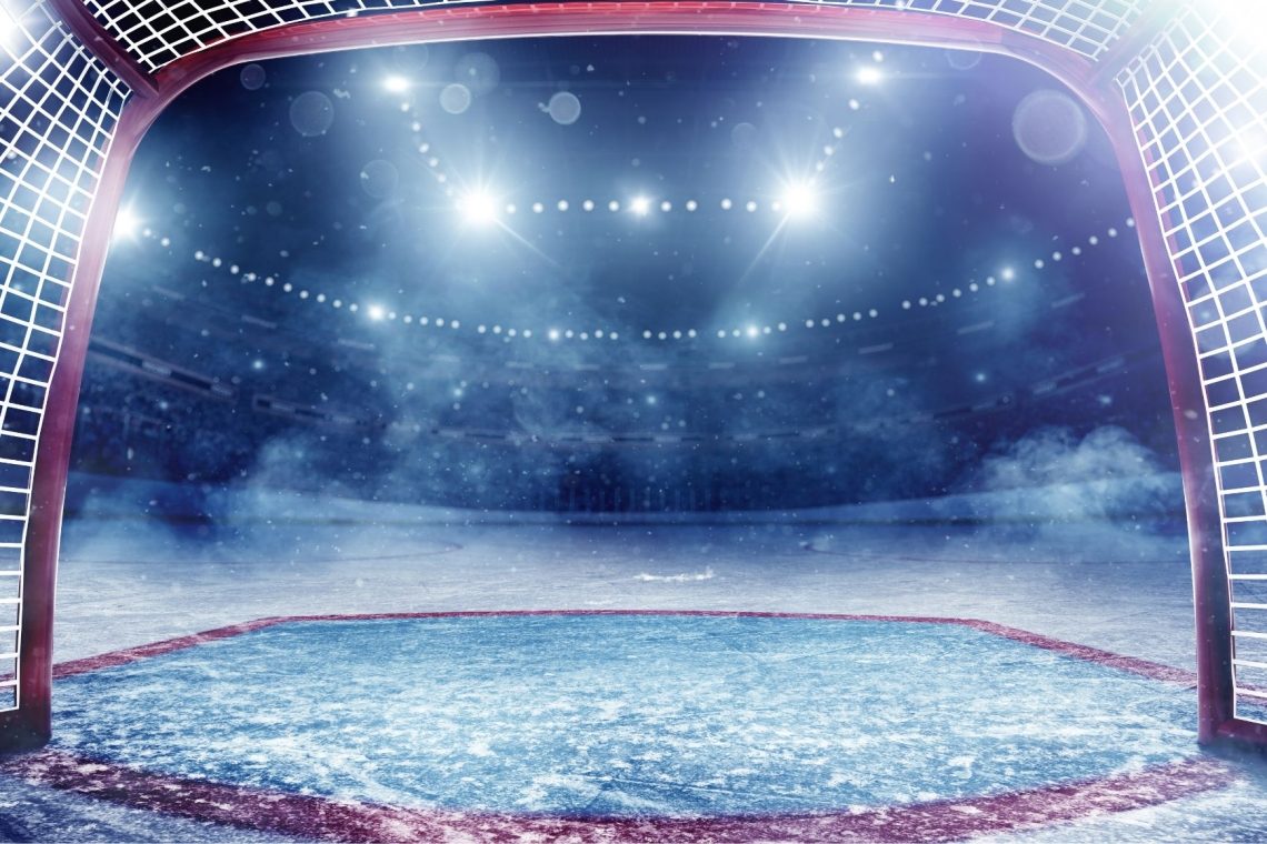 Nedeljkovic kot prvi vratar v ligi NHL dosegel gol, podajo ter zbral 40 obramb