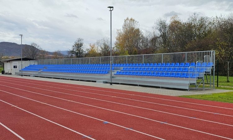 Atletski stadion Brežice dobil nove tribune in zaključil prenovo