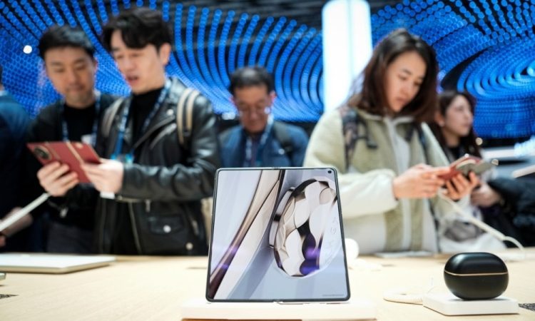 Zaradi podkupovanja preiskujejo lobiste Huaweija
