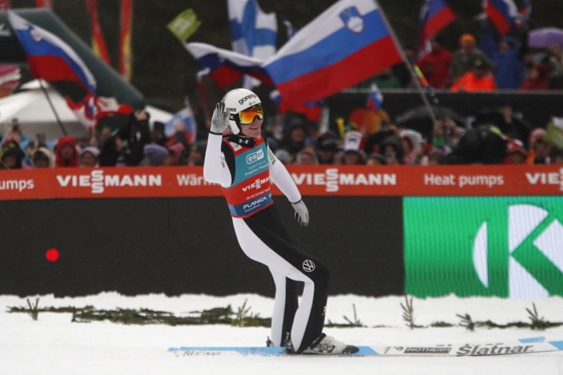 Anže Lanišek zmagovalec v Planici, Domen Prevc do svetovnega rekorda 254,5 metra