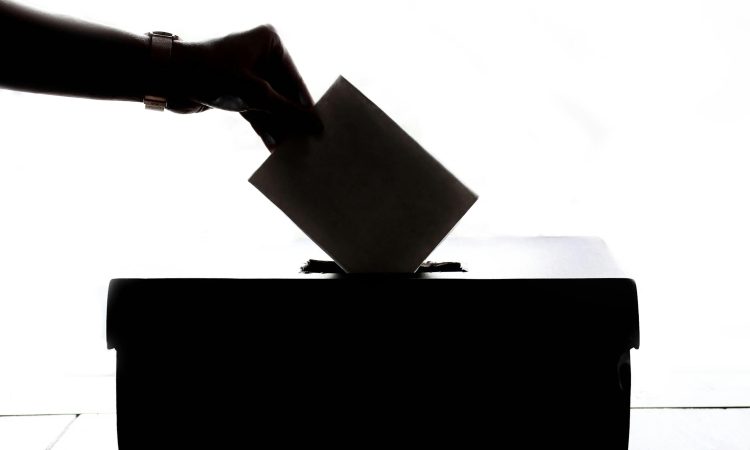 Zadnji podatki kažejo na zavrnitev zakona na referendumu 