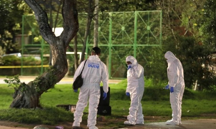 Kolumbijski predsedniški kandidat v kritičnem stanju po strelih na predvolilnem dogodku