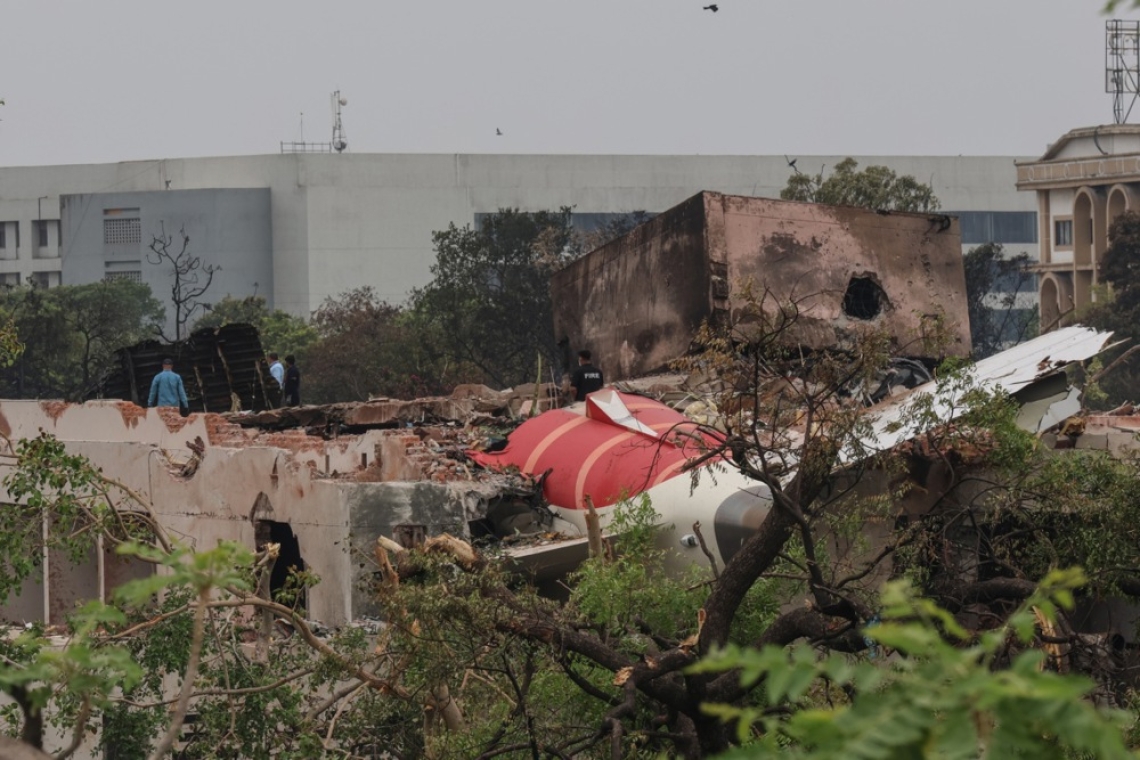Letalska nesreča v Indiji terjala najmanj 279 življenj