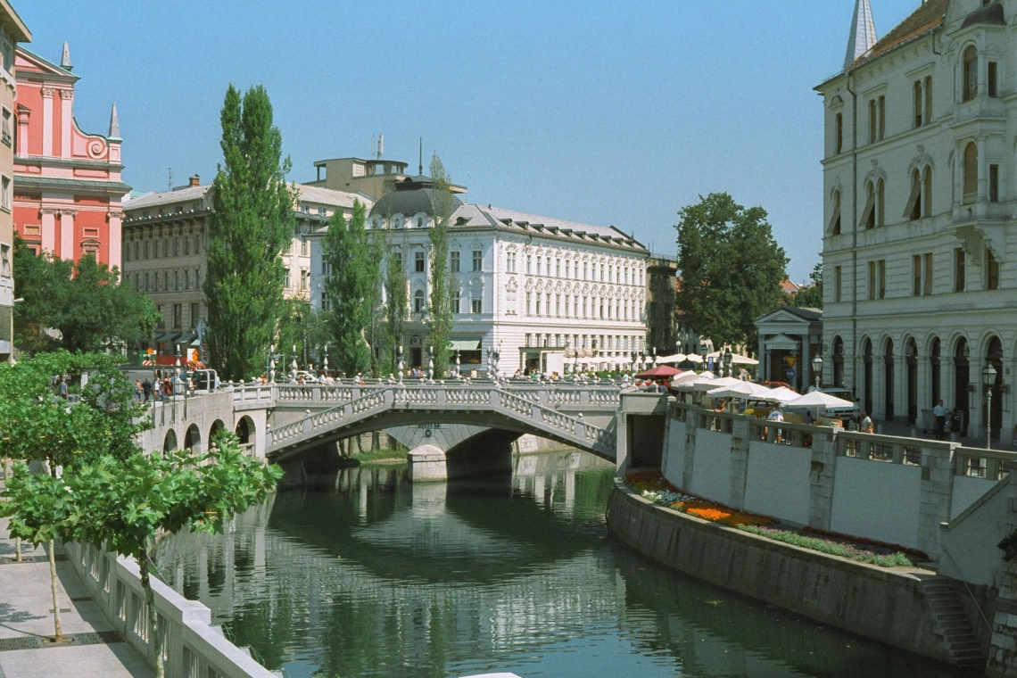 V Slovenijo se je lani priselilo več ljudi, kot se jih je odselilo