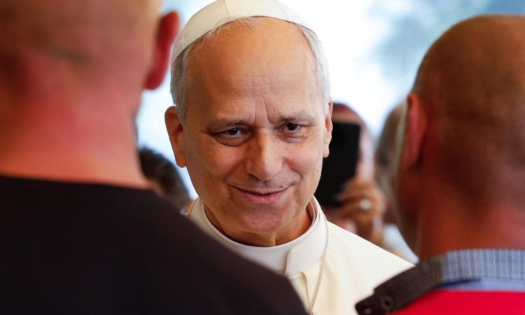 Papež Leon XIV. znova pozval k miru in kosil z revnimi