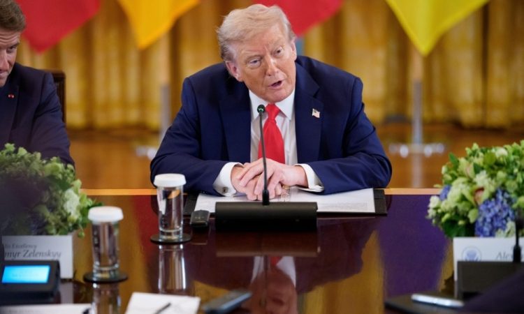 Zelenski napovedal varnostna jamstva Zahoda za Ukrajino, Trump začel priprave na srečanje s Putinom