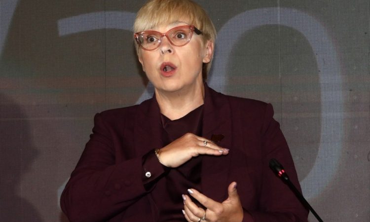 Predsednica pojasnila razloge za prevoz s helikopterjem na proslavo v Beltincih
