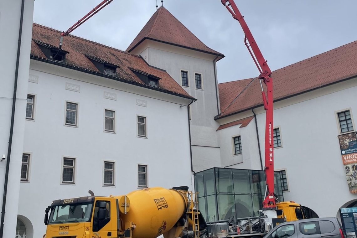 V mansardi Knežjega dvora nastaja prostor za začasne razstave