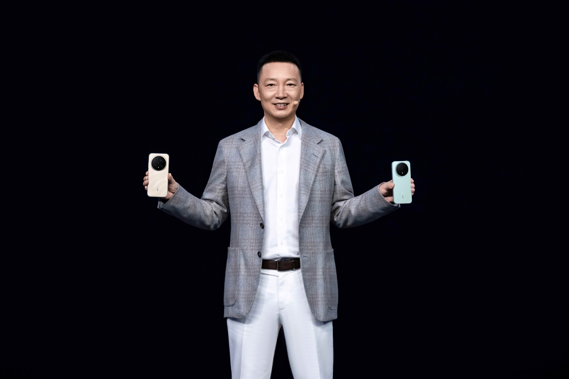 Honor predstavil serijo Magic8 in napovedal prihod naprave prihodnosti – robot phone