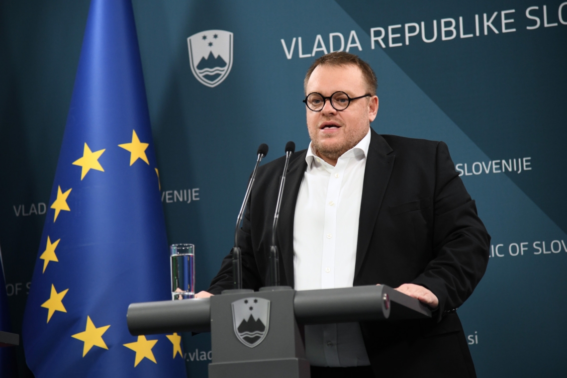 Ostra razprava o dolgotrajni oskrbi in stanovanjih na interpelaciji ministra Maljevca