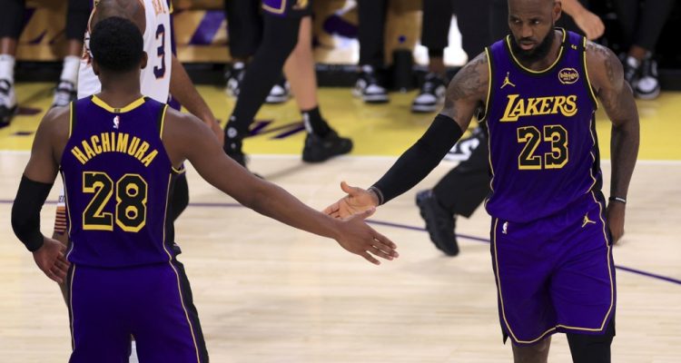 LA Lakers brez Dončića in Reavesa do zmage v Portlandu
