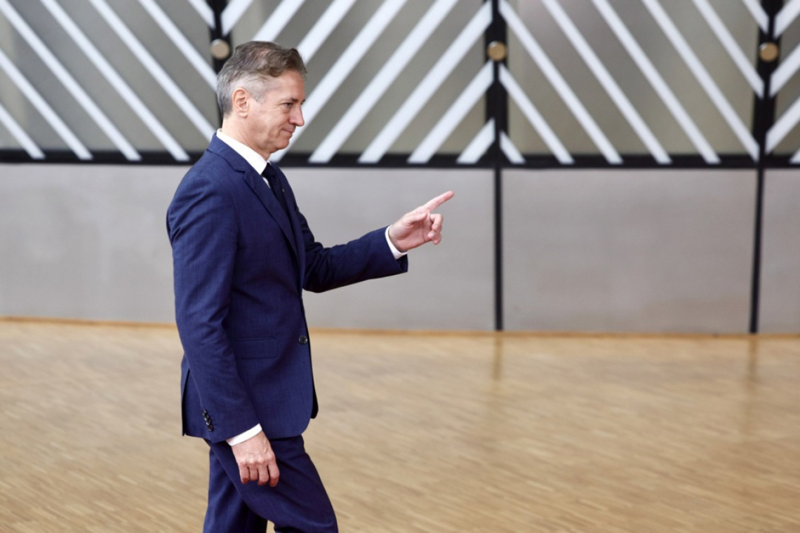 Golob javnim uslužbencem poslal pismo hvaležnosti ob drugem dvigu plač