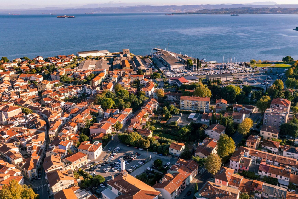 V Izoli odprli Ledeni otok, vandali že povzročili škodo