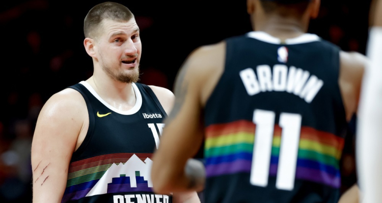 Nikola Jokić se je izognil hujši poškodbi kolena
