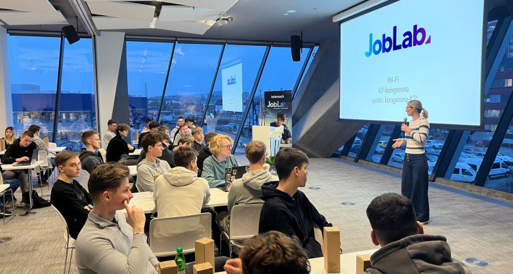 Dijaki na Job Lab hekatonu z idejami za generacijo Z