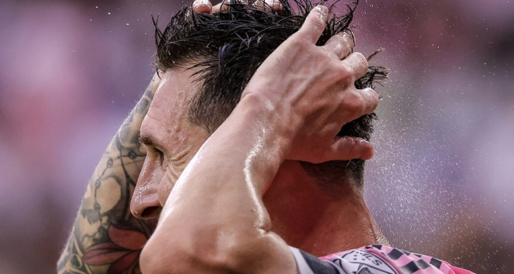 Messi zapustil igrišče, za zdaj še ni podatkov o poškodbi