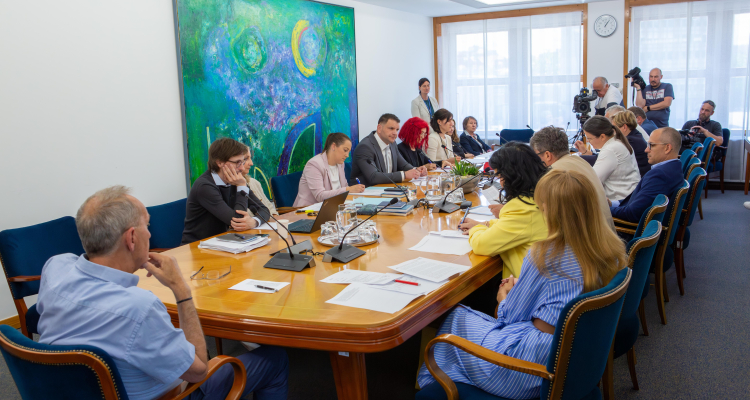 V DZ prihodnji teden posvet o ministrskih zaslišanjih in delu poslancev